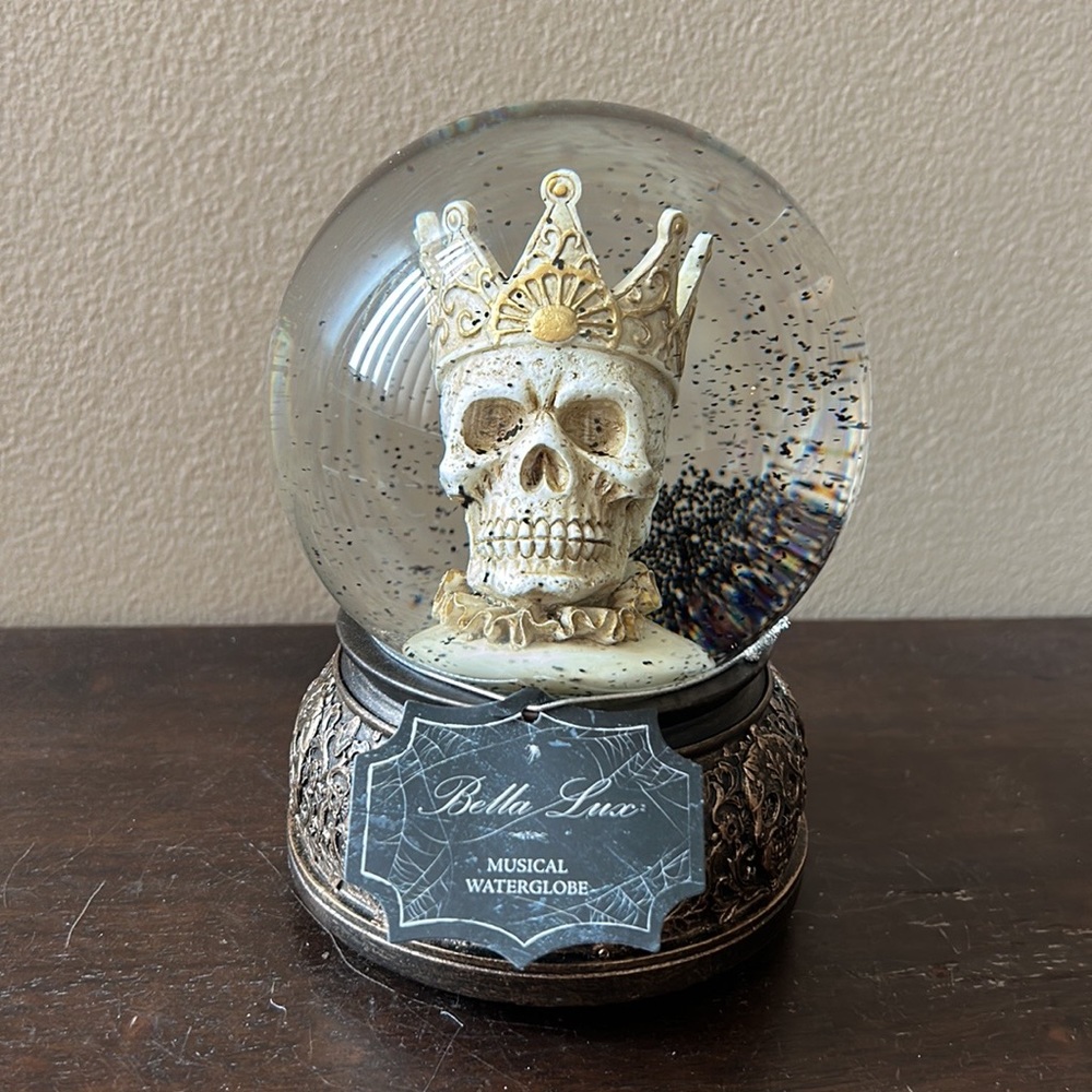 Bella Lux Halloween Decor King Skull  Water Globe Musical New